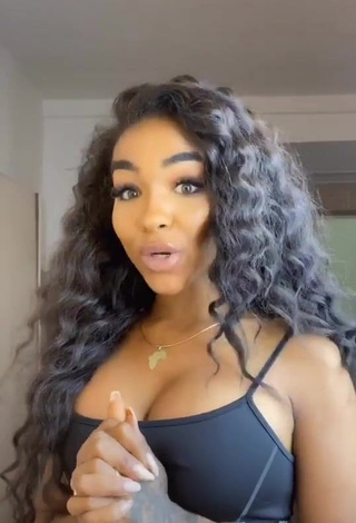 1. Irresistible Alicia Awa Shows Cleavage in Crop Top