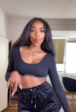 1. Cute Alicia Awa Shows Cleavage in Black Crop Top