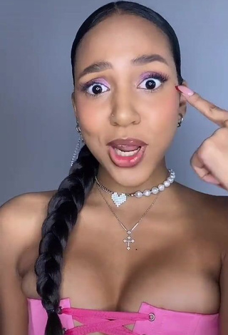 3. Seductive Alisha Kone Shows Cleavage (Side Boob)