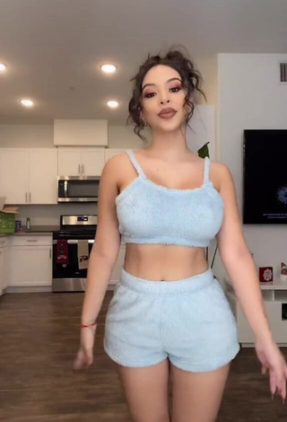 Irresistible Alondra Ortiz Shows Cleavage in Crop Top