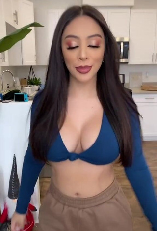 1. Captivating Alondra Ortiz Shows Cleavage in Crop Top