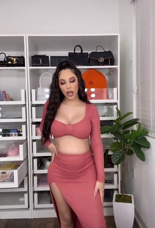 1. Cute Alondra Ortiz Shows Cleavage in Crop Top