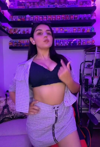 Wonderful Andyy Tok Shows Cleavage in Black Bra