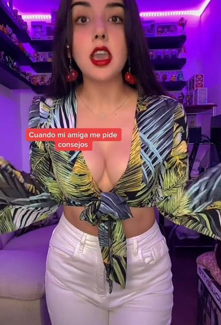 1. Cute Andyy Tok Shows Cleavage in Crop Top