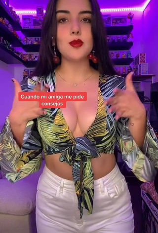 Cute Andyy Tok Shows Cleavage in Crop Top