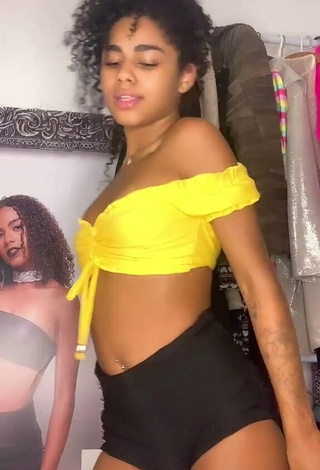 1. Sweetie Angel Oficial in Crop Top