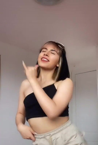 Irresistible Arelí Loaiza in Black Crop Top