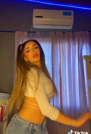 Hottest Ariadna Leyes in Crop Top while Twerking