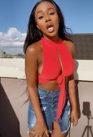 2. Hot Azziad Nasenya Shows Cleavage in Orange Crop Top (Side Boob)