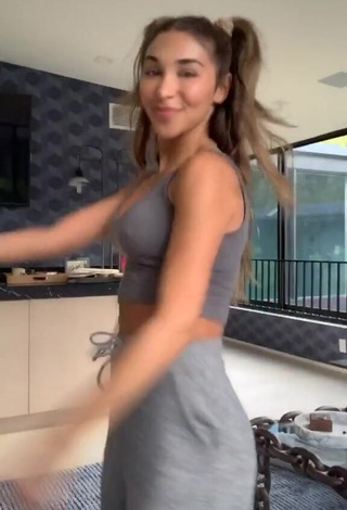 Erotic Chantel Jeffries Shows Nipples and Bouncing Boobs