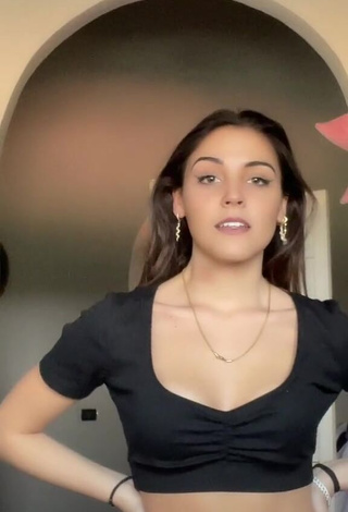 1. Irresistible Clarissa Rotelli Shows Cleavage in Black Crop Top