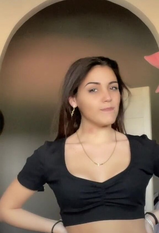 2. Irresistible Clarissa Rotelli Shows Cleavage in Black Crop Top