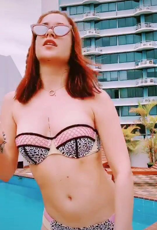 Amazing Estephani Shows Cleavage in Hot Bikini