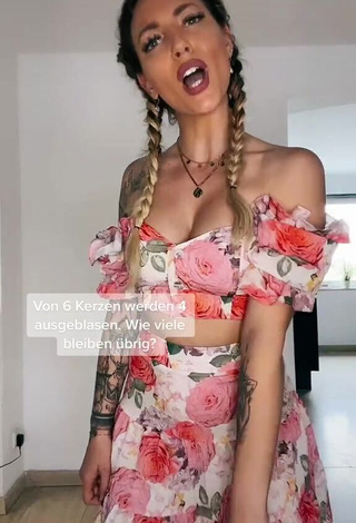 1. Sweetie Aline Jost Shows Cleavage in Floral Crop Top