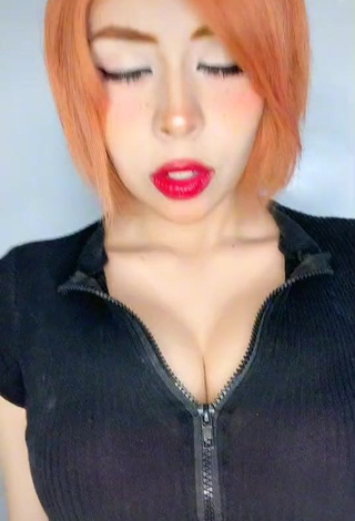 Erotic Didi Shows Cleavage and Bouncing Boobs