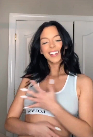 Erotic Eliza Minor Shows Cleavage in Sport Bra