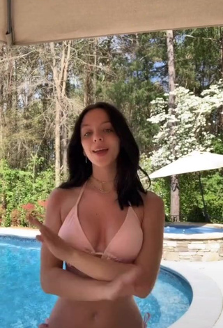 Hot Eliza Minor Shows Cleavage in Bikini