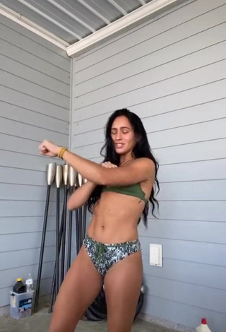 3. Alluring Gabi Butler Shows Cleavage in Erotic Bikini