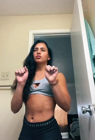 Erotic Gabi Butler Shows Cleavage in Grey Sport Bra (Side Boob)