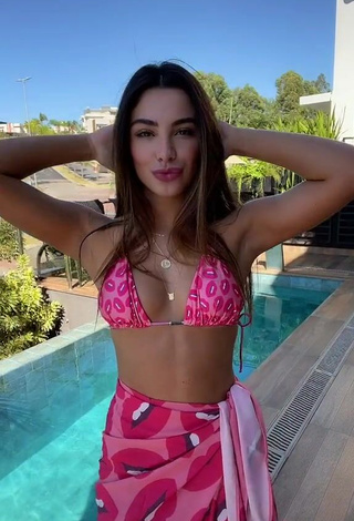 Irresistible Gabriela Versiani Shows Cleavage in Bikini Top