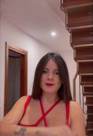 Erotic Gigiis Shows Cleavage in Red Dress