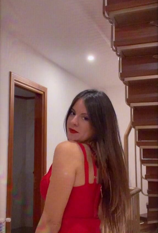 3. Erotic Gigiis Shows Cleavage in Red Dress