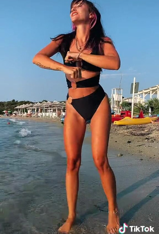 3. Erotic Giulia Penna Shows Cleavage in Black Swimsuit at the Beach (Underboob, Side Boob)