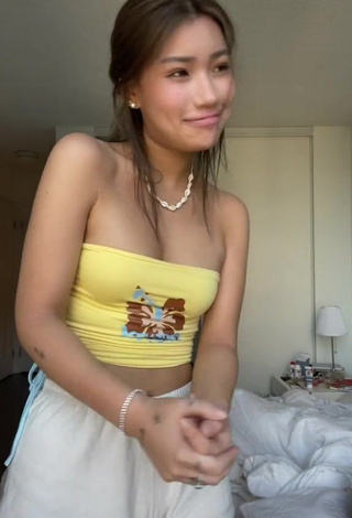 2. Irresistible Hannah Kim Shows Cleavage in Tube Top