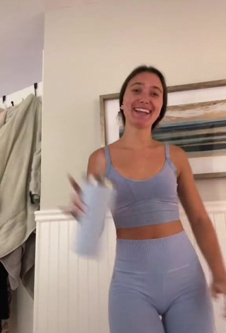 2. Erotic Hannah Meloche Shows Cleavage in Sport Bra