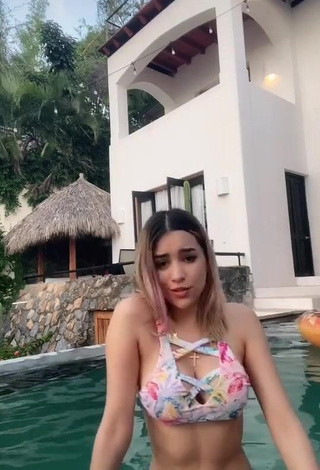 3. Amazing Brianda Deyanara Moreno Guerrero Shows Cleavage in Hot Floral Bikini at the Pool