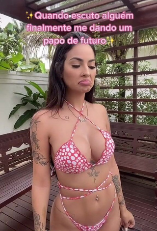 Irresistible Pamella Fuego Shows Cleavage in Bikini