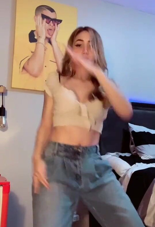 Hot Carolina Díaz in Beige Crop Top