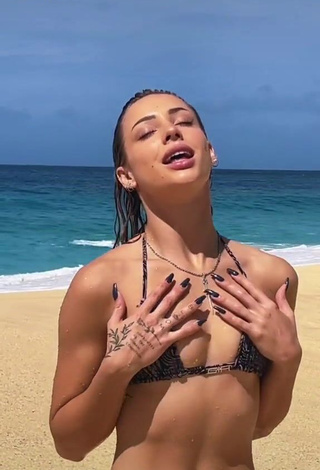 3. Irresistible Charly Jordan Shows Butt at the Beach