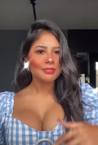 2. Erotic Cinthia Cruz Shows Cleavage in Checkered Crop Top