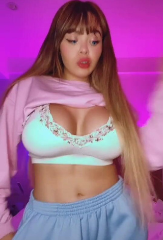 1. Danyan Cat Shows Cleavage in Erotic White Crop Top