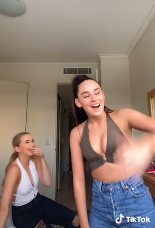 3. Hot Caitlin Cummins Shows Cleavage in Olive Crop Top