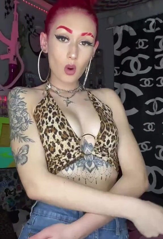 Sexy Candela Sartorius Shows Cleavage in Leopard Crop Top