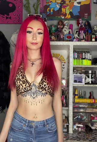 1. Sweet Candela Sartorius Shows Cleavage in Cute Leopard Crop Top