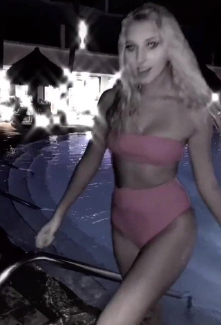 2. Hot Heather Dale in Pink Bikini at the Pool