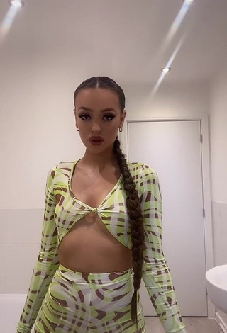 Sexy Chloe Rose in Crop Top