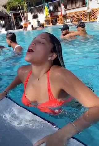 1. Erotic Noheliaah in Bikini at the Pool