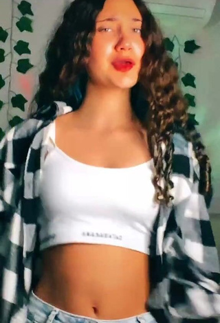 1. Captivating Isabela Shows Cleavage in White Crop Top