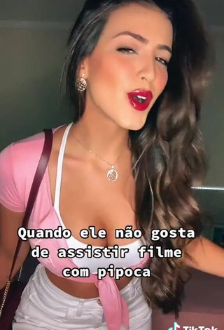 3. Elegant Isa Pinheiro Shows Cleavage in Crop Top