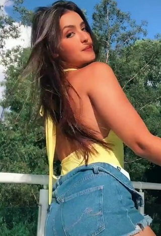 3. Captivating Isa Pinheiro Shows Cleavage in Yellow Swimsuit