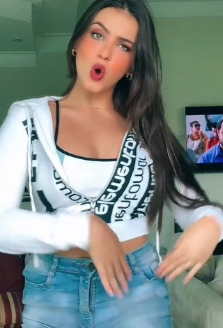 2. Beautiful Isa Pinheiro Shows Cleavage in Sexy Crop Top