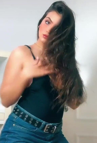 3. Captivating Isa Pinheiro Shows Cleavage in Black Top (Side Boob)