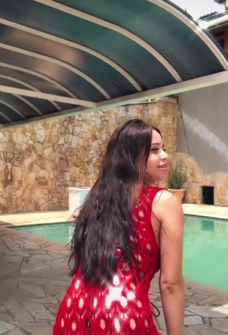 Irresistible Carol Nunes Shows Cleavage in Red Dress while Twerking