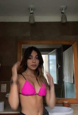 1. Hottie kiki Shows Cleavage in Bikini Top
