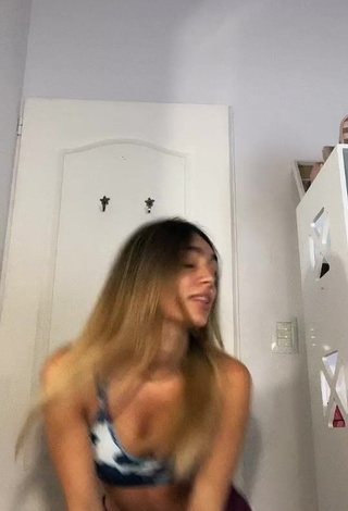 3. Erotic kiki Shows Cleavage in Sport Bra