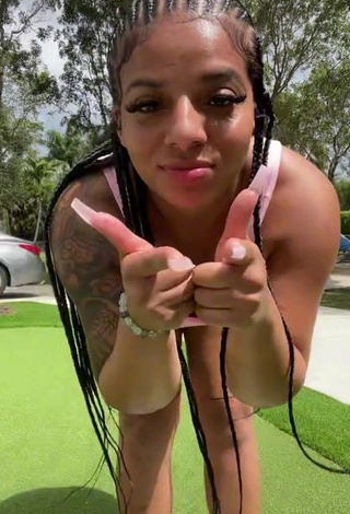 Erotic Mikayla Saravia Shows Cleavage in Pink Sport Bra